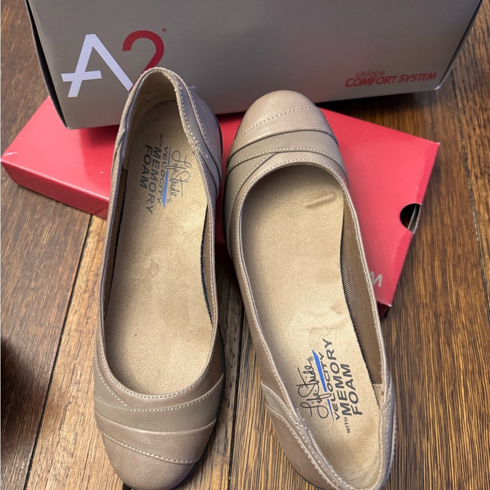 NIB A2 By Aerosoles Women's Beige Flats